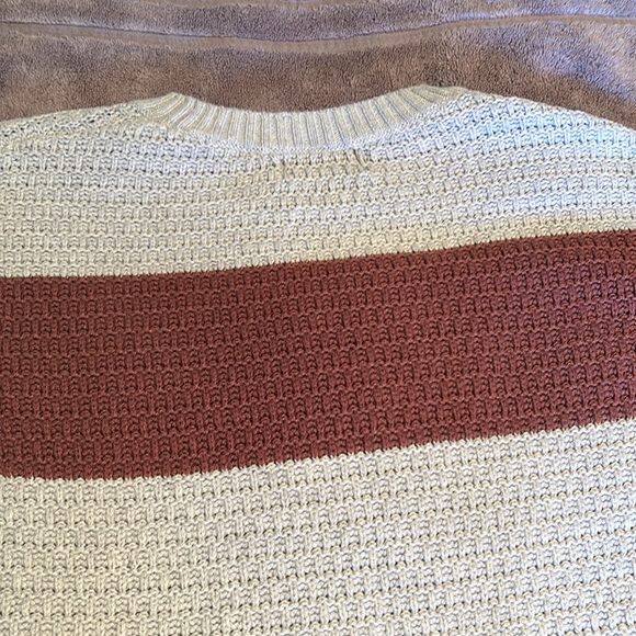 Old Navy woman’s sweater. Size Small.. - Picture 3 of 8